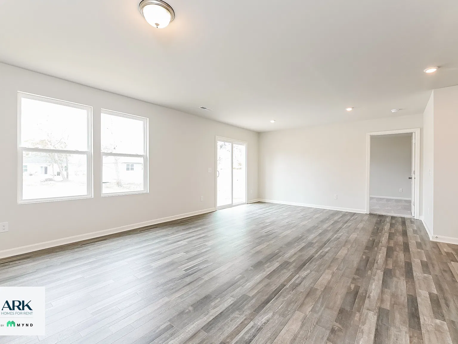 4 bed, 2.0 bath, 1601 sqft, $1,935 — Photo 2
