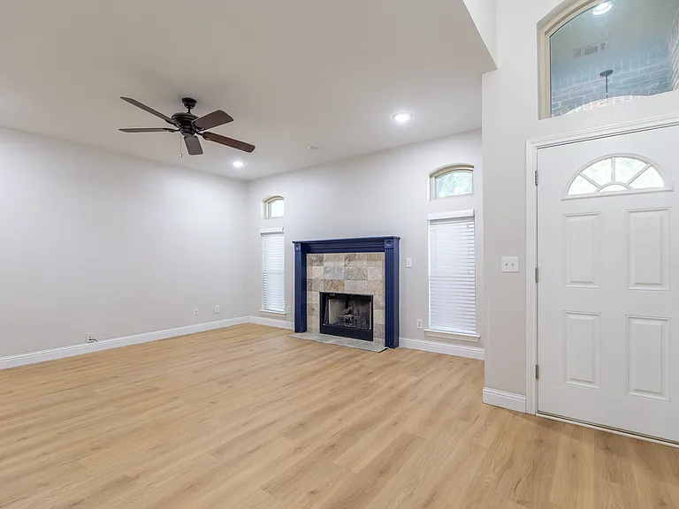 1803 Fern Ct — Photo 3