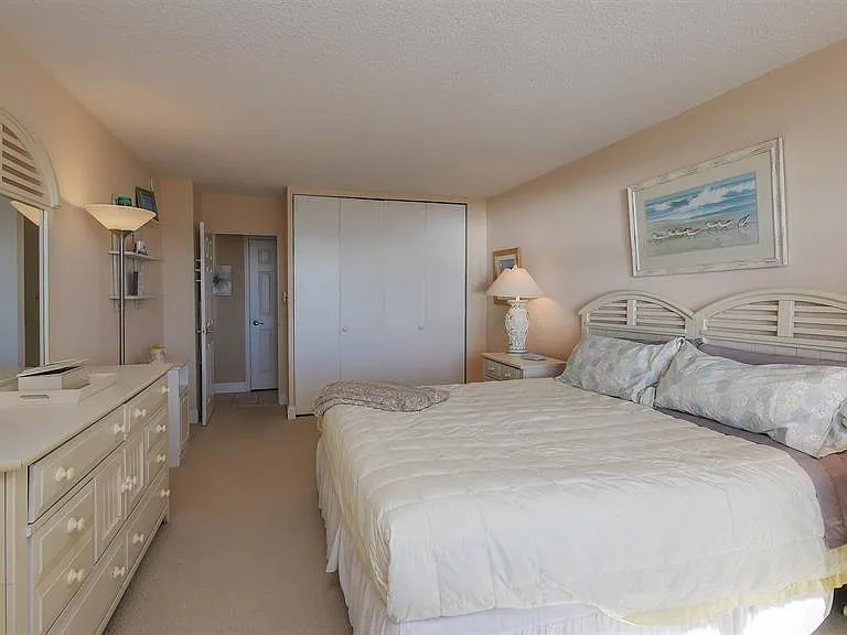 9400 Atlantic Ave #305 — Photo 16