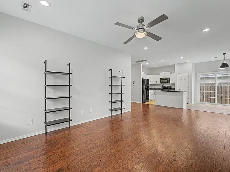 4435 W Pecan St — Photo 9