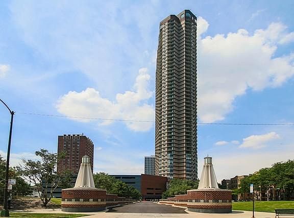2nd image of 3660 N Lake Shore Dr APT 2404