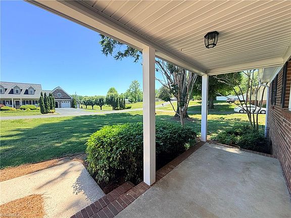 3rd image of 3216 Country View Rd