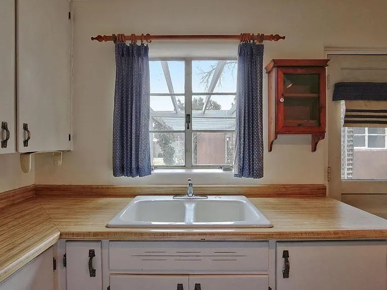 1032 Columbia Dr NE — Photo 14