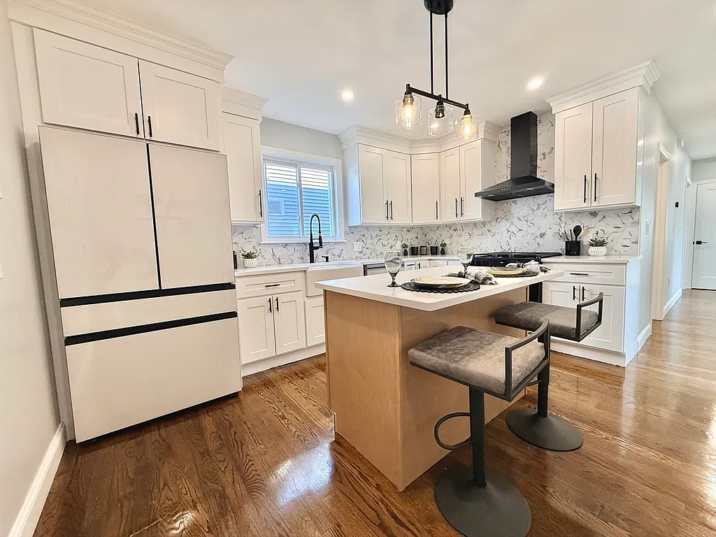 3 bed, 1.0 bath, 988 sqft, $3,650 — Photo 3