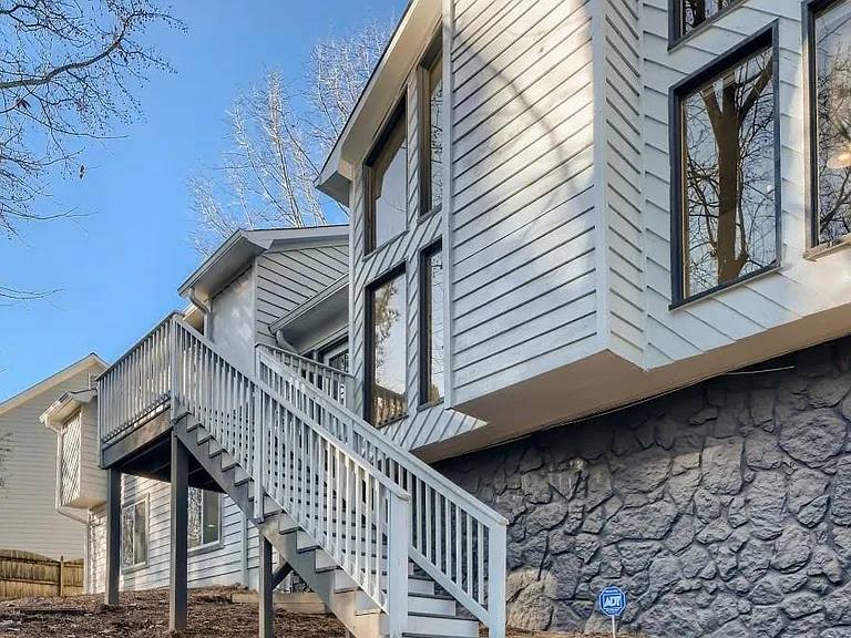 4438 Glengary Dr NE — Photo 28