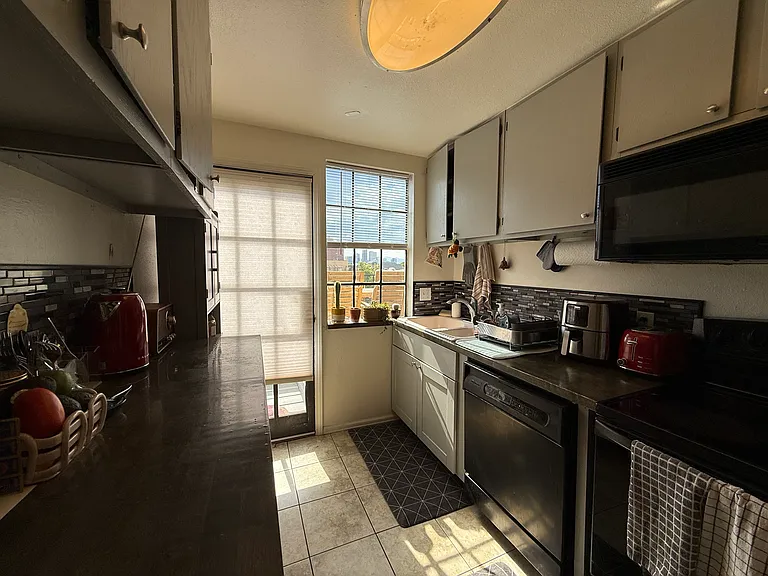 1449 Josephine St #D — Photo 17