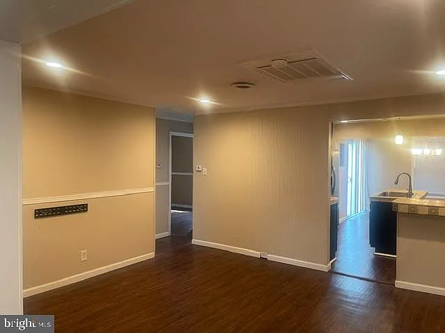 1202 Fuselage Ave — Photo 4