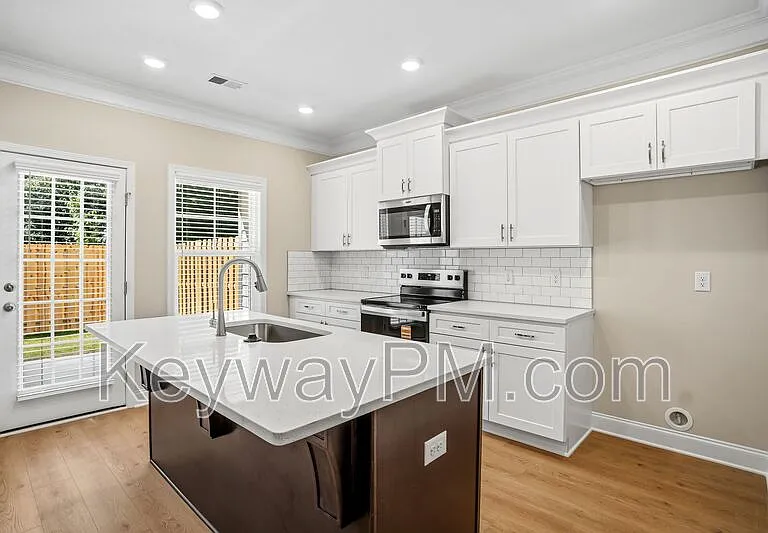 3079 Venetian Dr — Photo 6