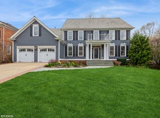 905 Winslow Cir, Glen Ellyn, IL 60137