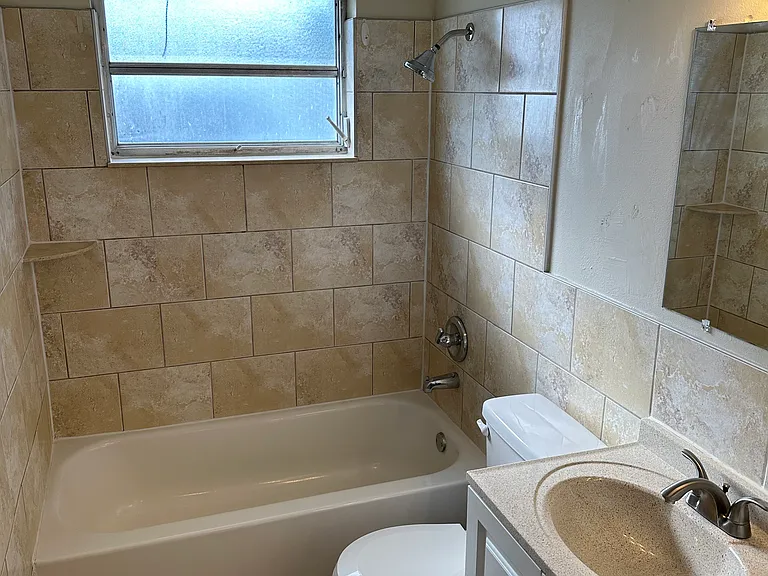 1241 Ermine Dr — Photo 8