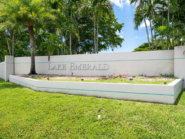 105 Lake Emerald Dr #706 — Photo 21