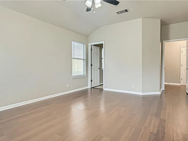 113 Cassandra Dr — Photo 11