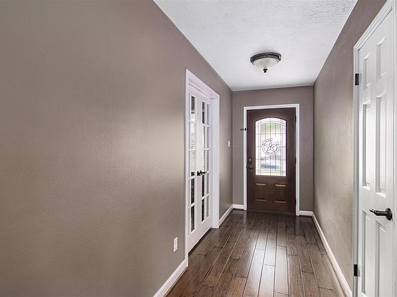 2nd image of 2418 Taylor Ln