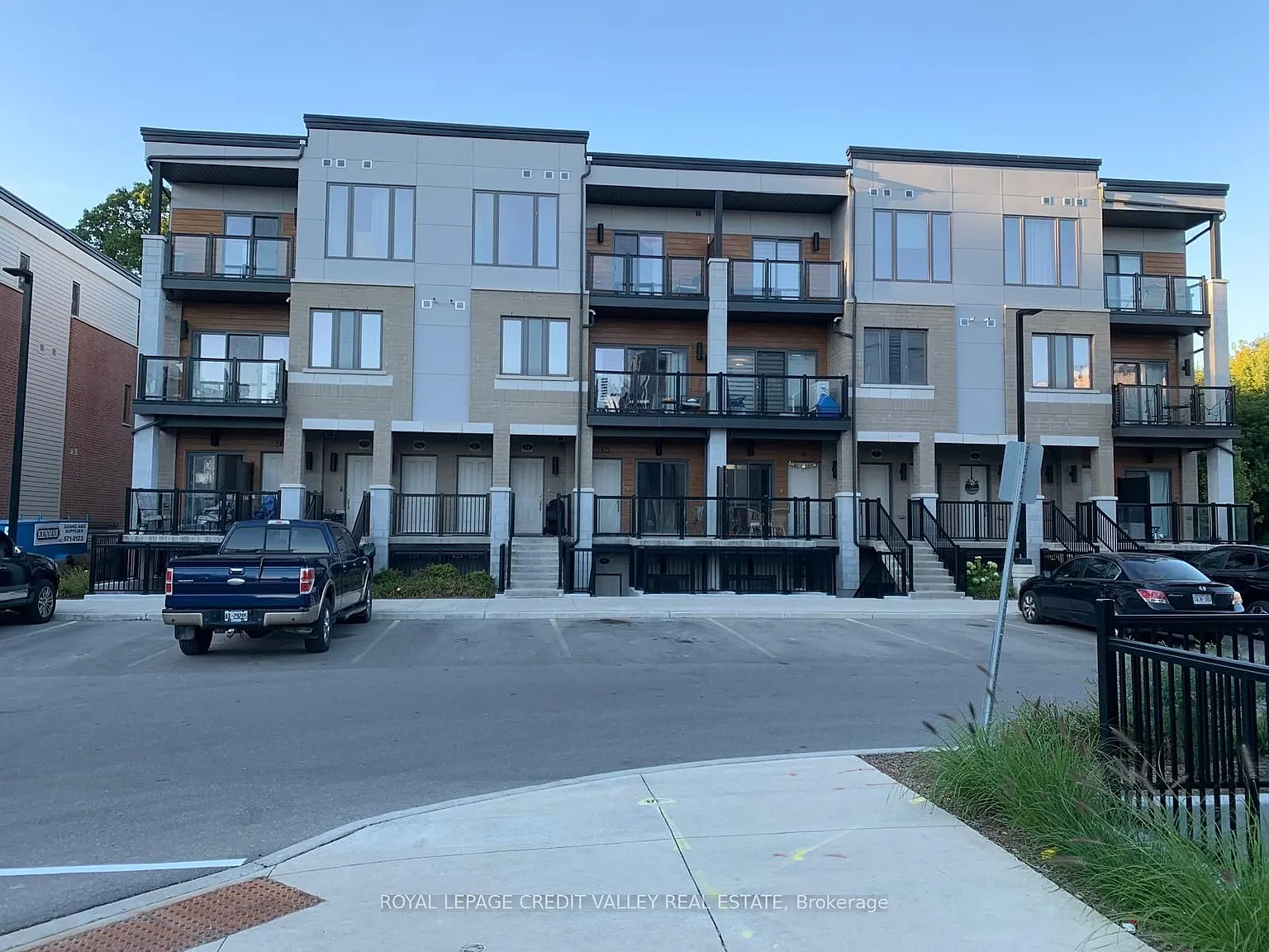 3 bed, $2,090 — Photo 1