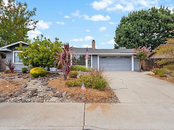3rd image of 1324 Flanders Way