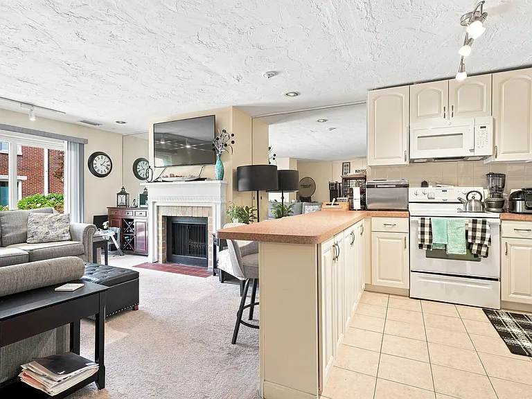 150 Quincy Shore Dr #17 — Photo 5