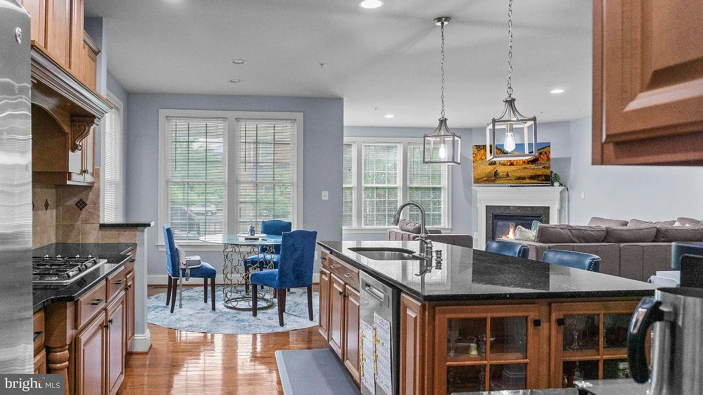 5 bed, 3.5 bath, 3150 sqft, $3,800 — Photo 3