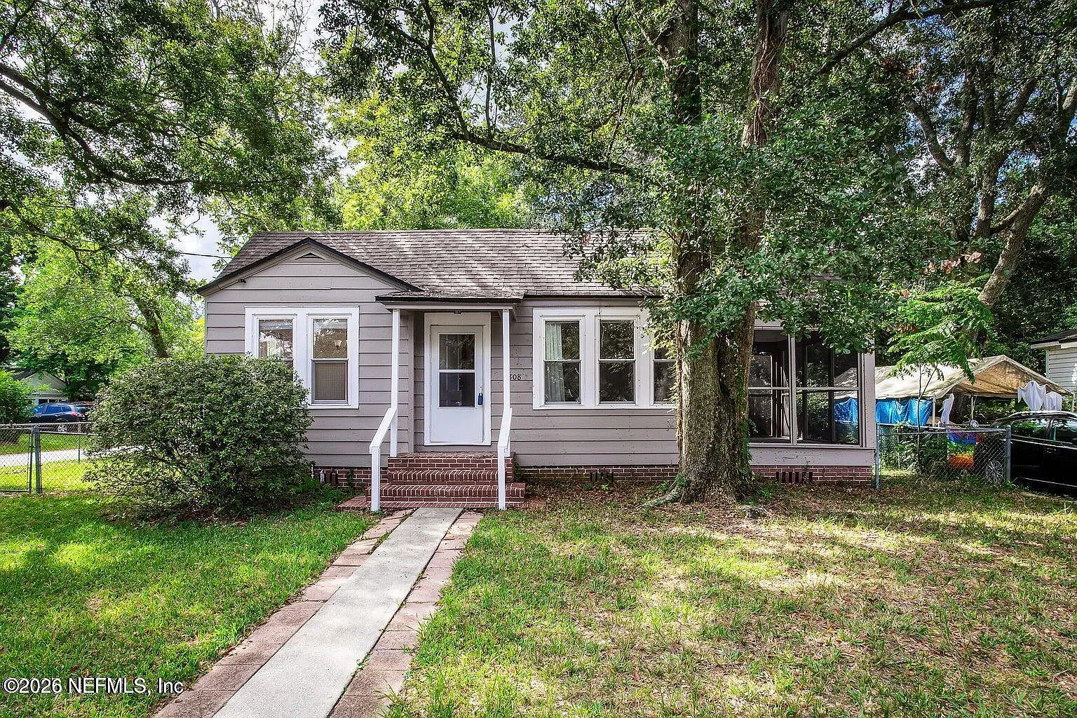 3 bed, 1.0 bath, 1170 sqft, $1,800 — Photo 1