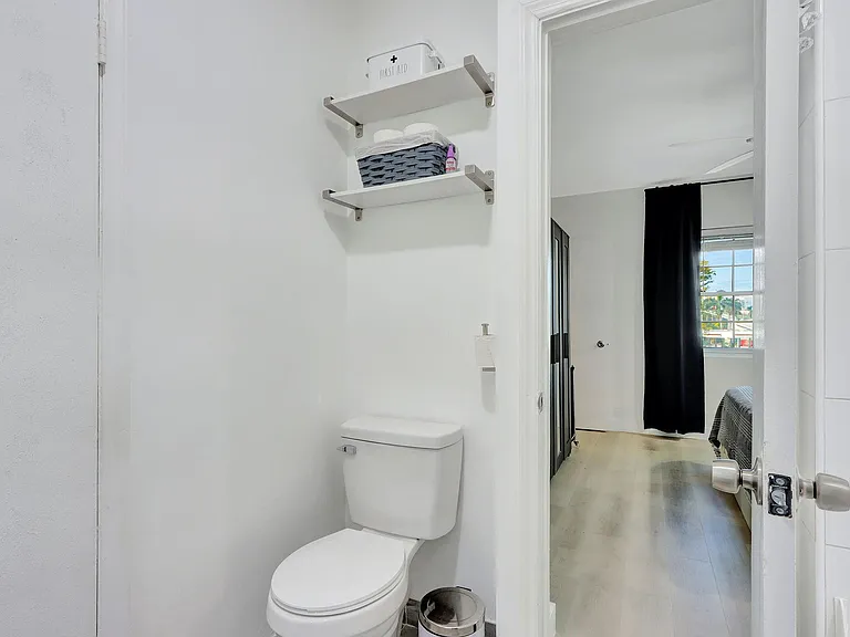 2426 SE 17th St #305 — Photo 18