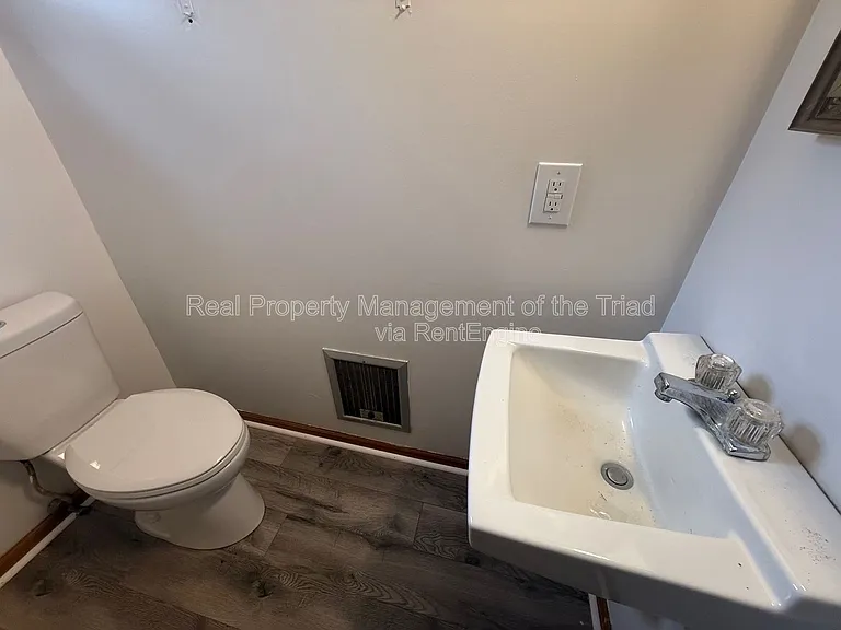 1514 E 1st St — Photo 7