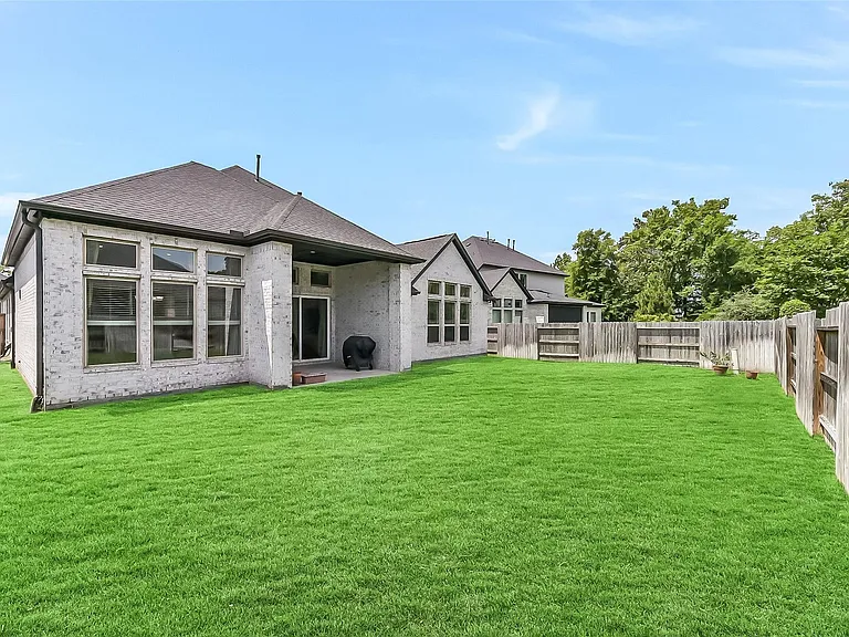 11927 Carillon Forest Dr — Photo 37