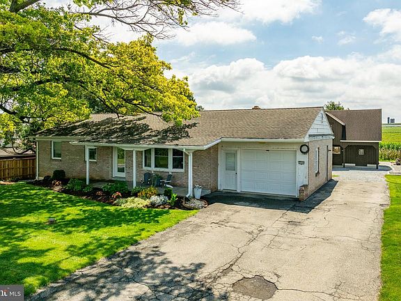 3rd image of 2542 Siegrist Rd