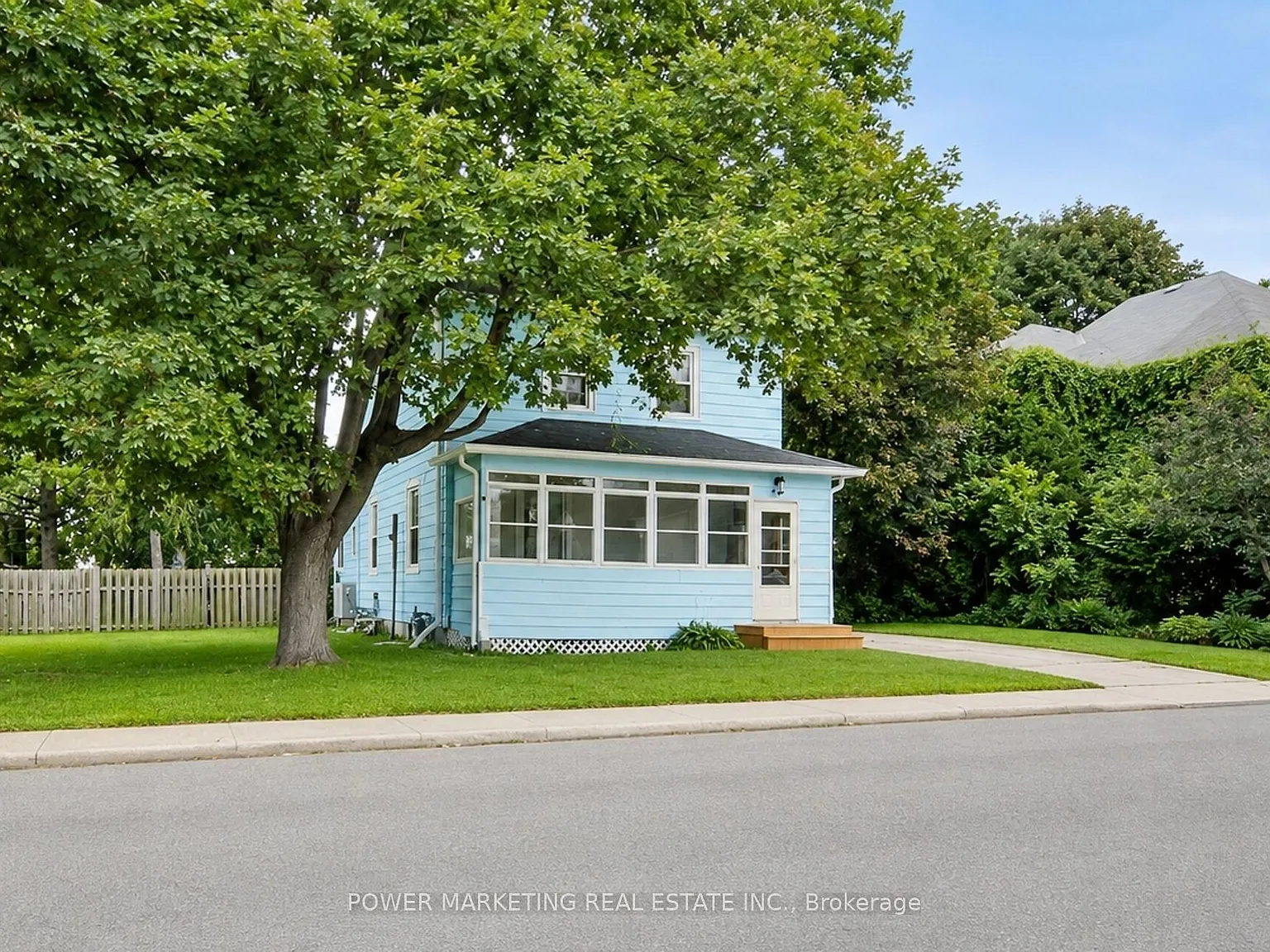3 bed, $2,400 — Photo 2