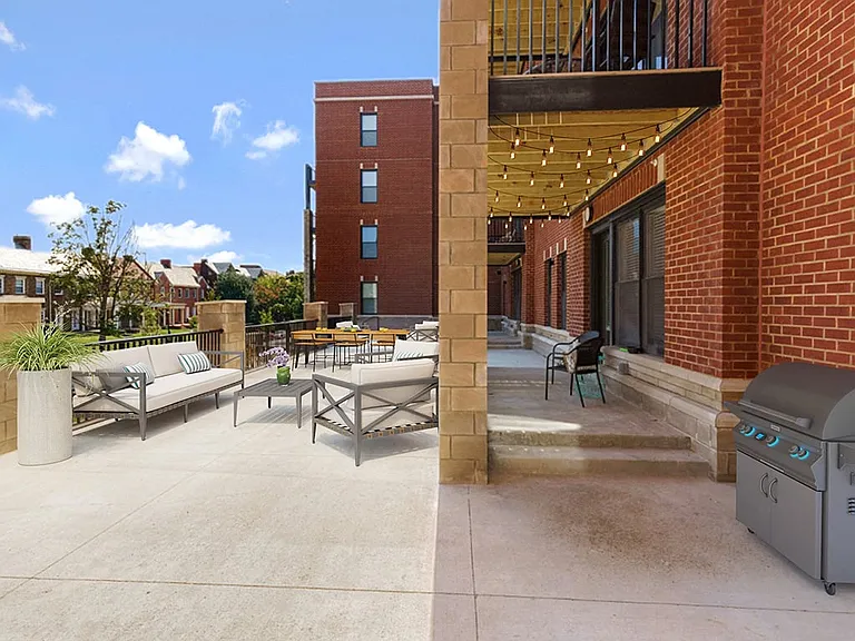 Circ Apartments — Photo 11