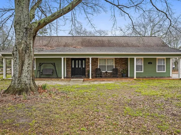 121 Lakeview Dr, Hartford, AL 36344