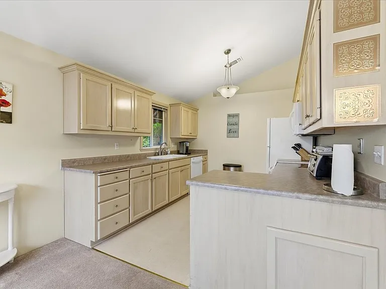 471 Scottsdale Cir — Photo 11