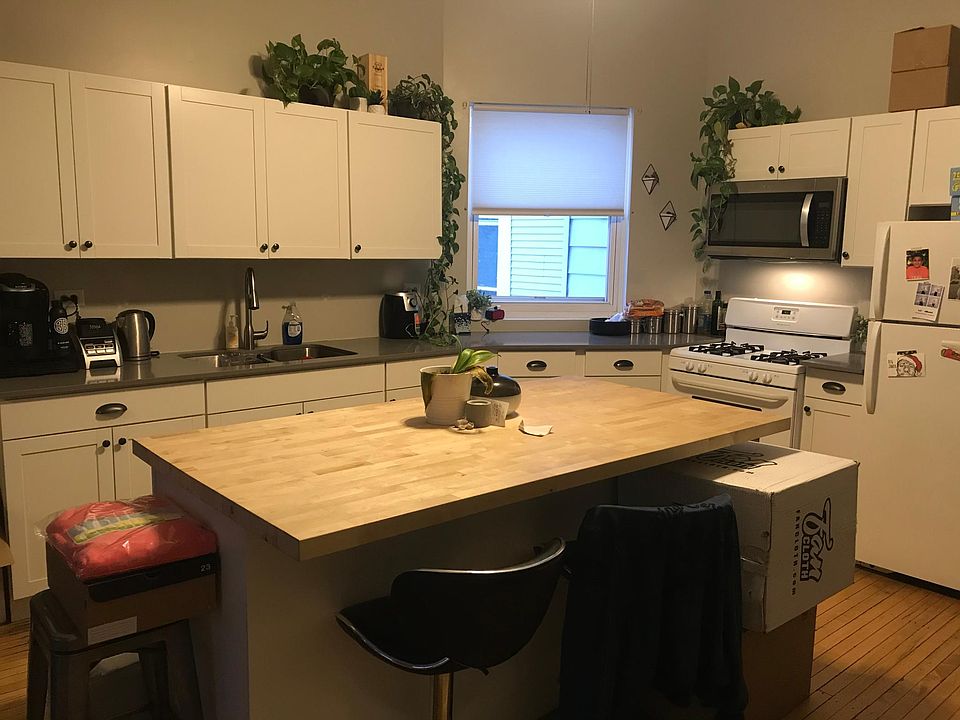 2nd image of 2427 S Oakley Ave #2R