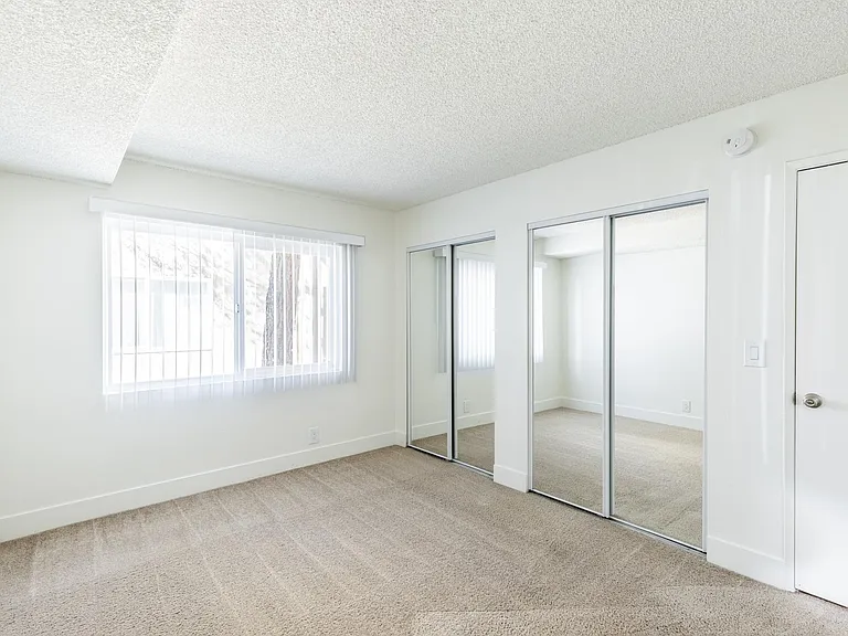 Parkwood Apartments — Photo 32