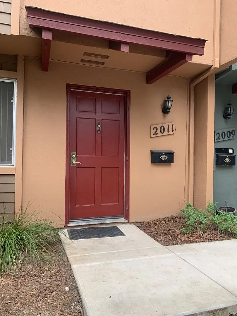 3 Bedroom Condo in North Davis — Photo 1
