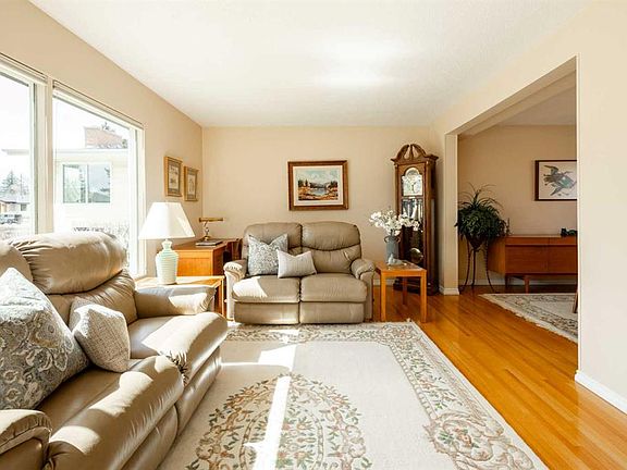 3rd image of 412 S Woodbend Rd SE