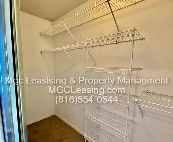 1012B NE Whispering Winds Ct #B — Photo 12