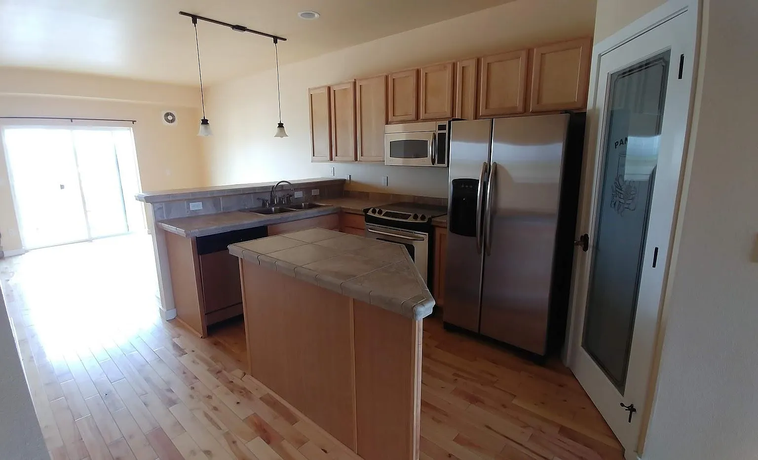 3 bed, 1554 sqft, $2,200 — Photo 4