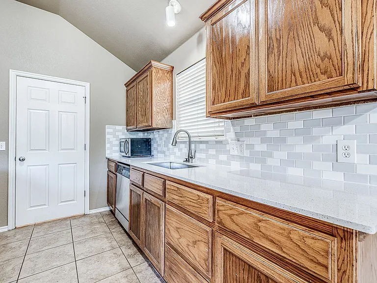 1104 Westridge Dr — Photo 11