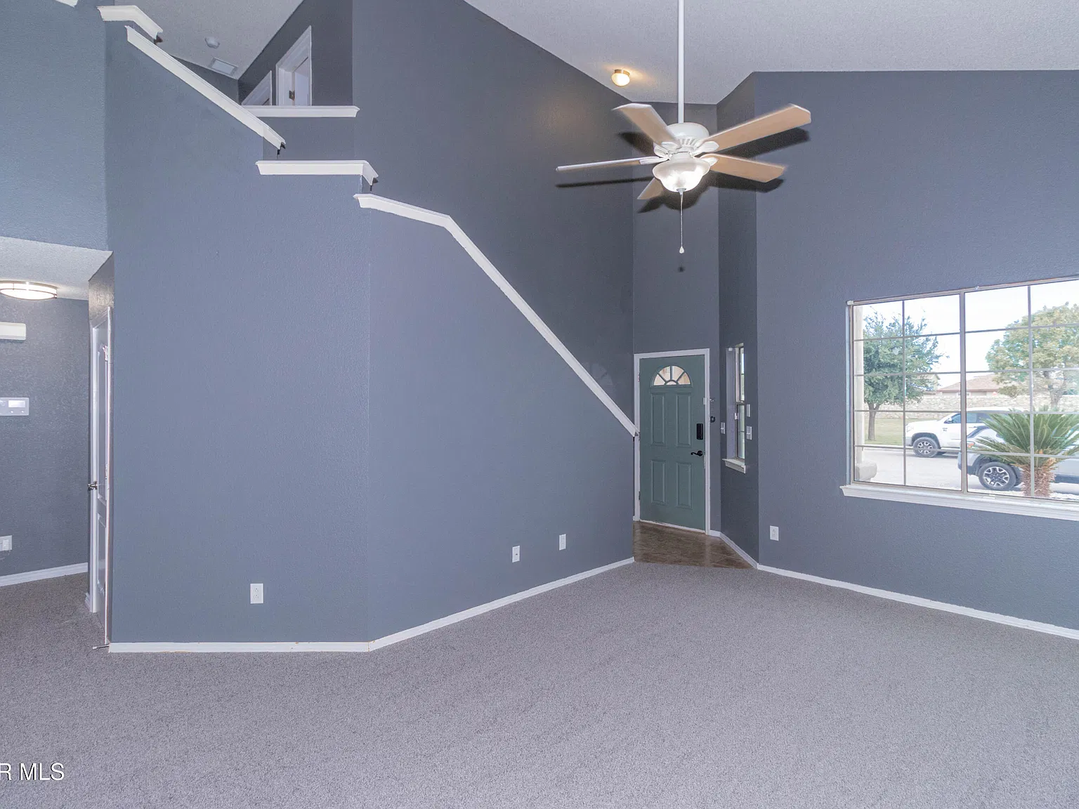 4 bed, 3.5 bath, 1977 sqft, $2,200 — Photo 2