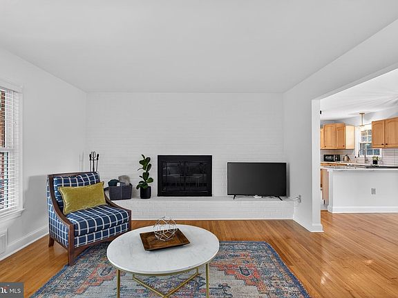 5th image of 328 Sheridan Ave