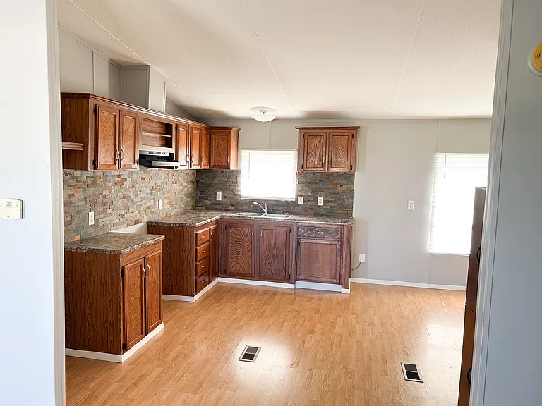 128 Kayla Dr — Photo 5