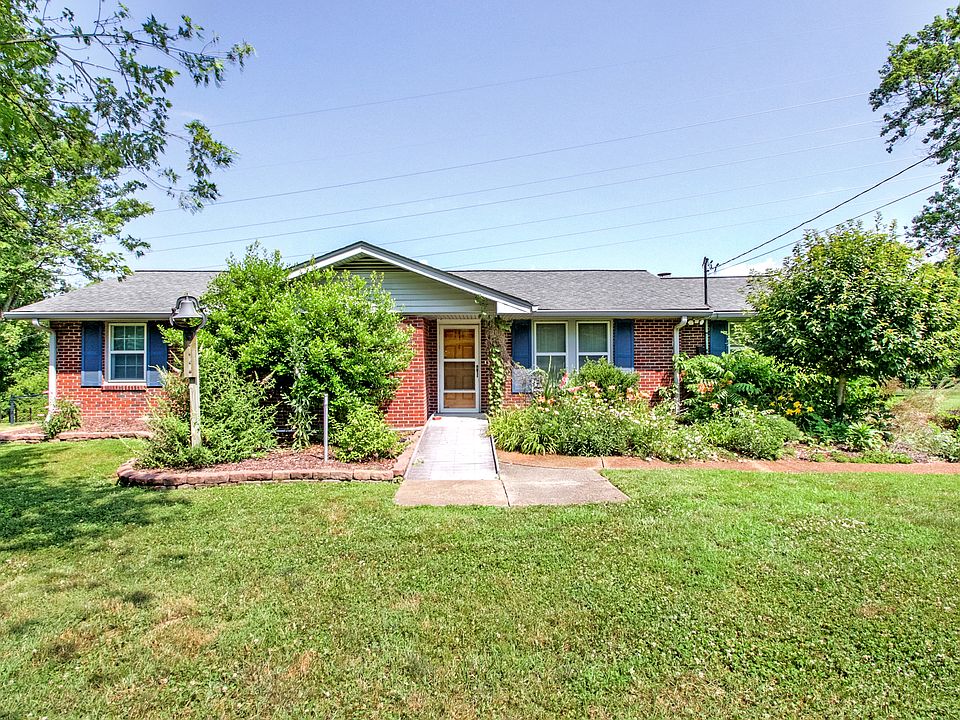 1st image of 204 Foxwood Ln