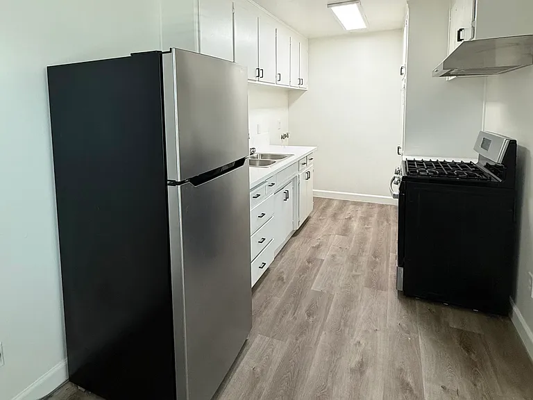 4555 Davis St #2 — Photo 4