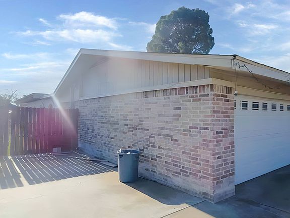 4th image of 3212 Bainbridge Dr