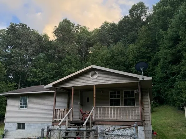 121 Virginia Town, Beckley, WV 25801