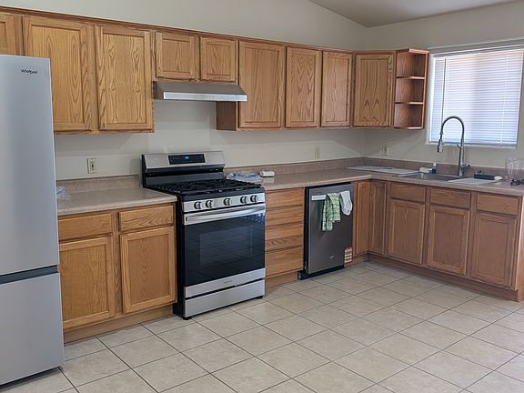 4th image of 477 Butterfield Rd #A
