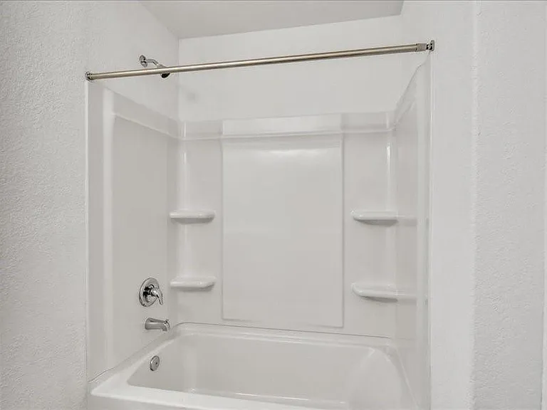 140 Banyon Dr — Photo 24