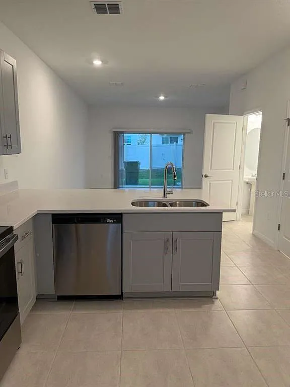 2 bed, 2.5 bath, 1187 sqft, $1,750 — Photo 2