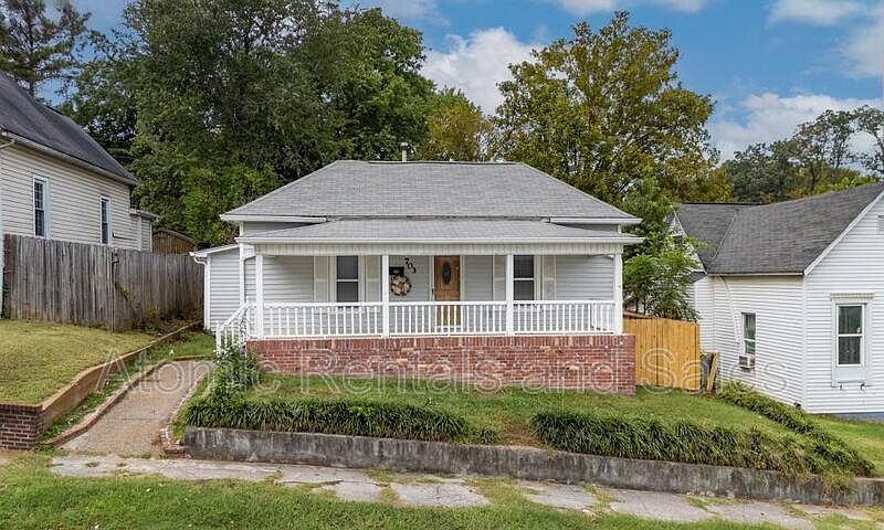 1st image of 703 W 2nd Ave
