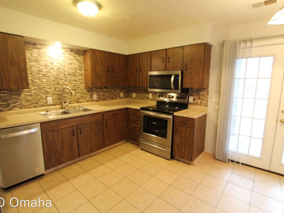 1st image of 10715 O St #33