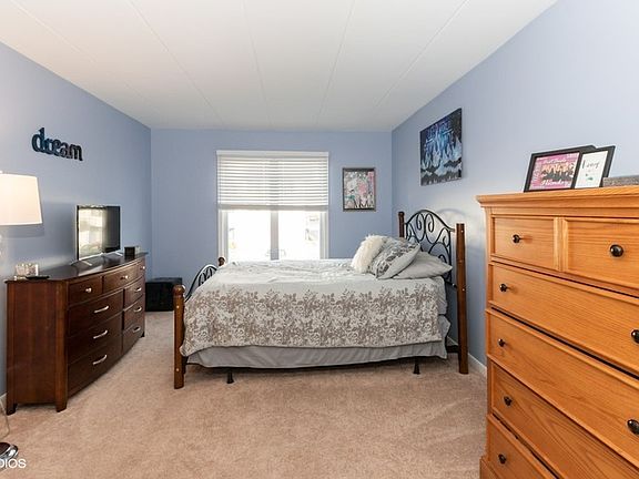 4th image of 4716 W 106th Pl APT 2D